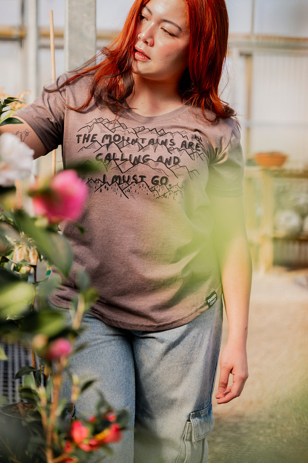 MOUNTAINS CALLING - Women's Eco Tee - Heather Brown