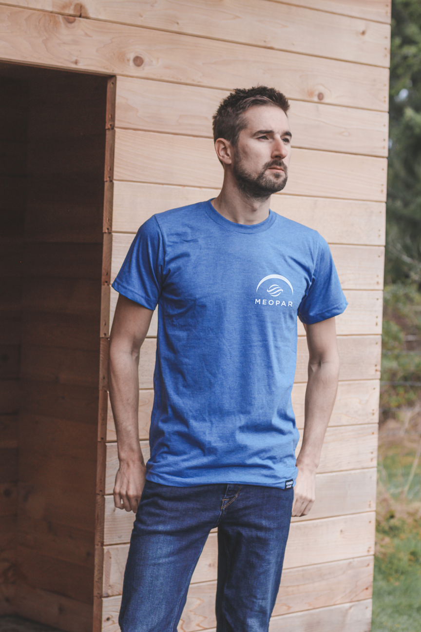 MEOPAR & SEAS THE DAY - Crest - Unisex Eco Tee - Heather Blue