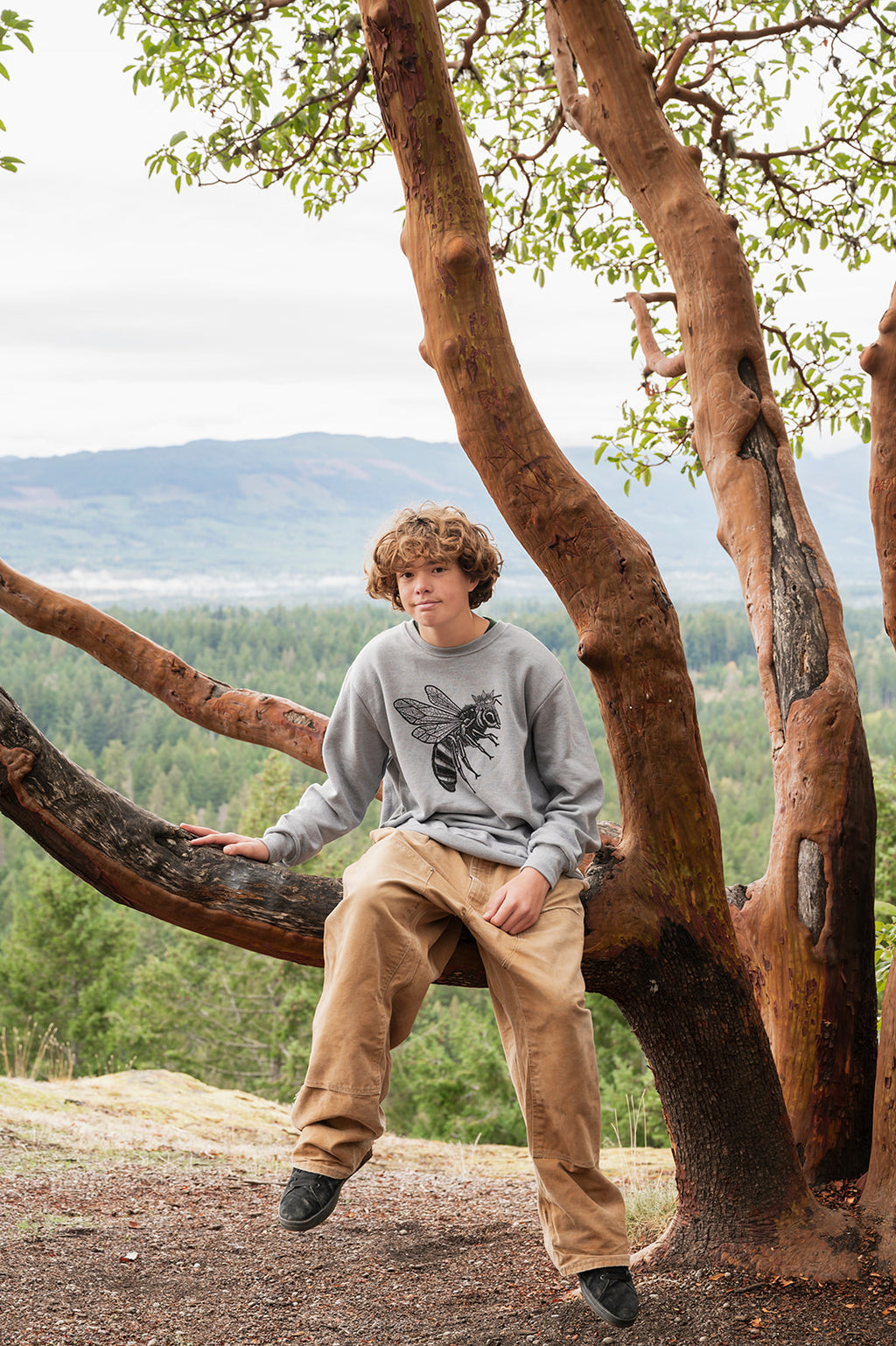 BEE- Unisex Eco Crewneck Sweatshirt