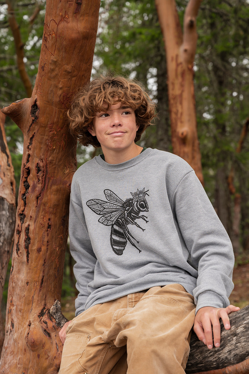 BEE- Unisex Eco Crewneck Sweatshirt