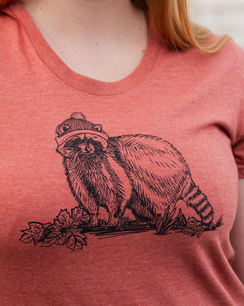 CANADIAN RACCOON - Women's Eco Tee - Heather Rust